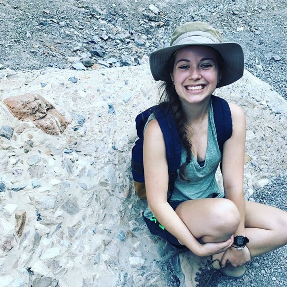 Meet your Posher, Heidi - Picture 1 of 1